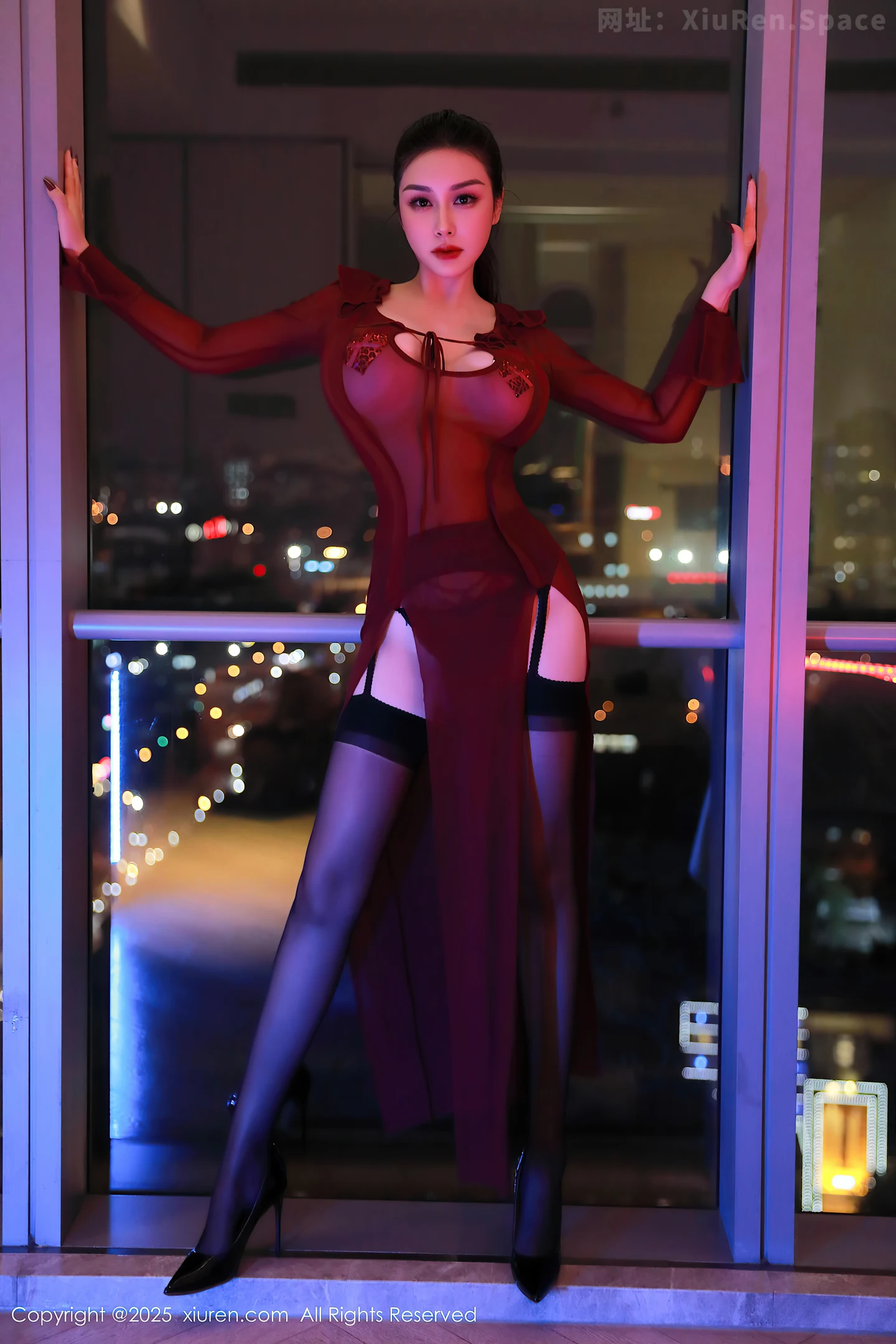 图片[4]-[XiuRen秀人网] VOL.9973 模特田冰冰性感酒红色薄纱连衣裙配黑丝吊袜秀丰满身材诱惑写真53P-秀人网官方网站